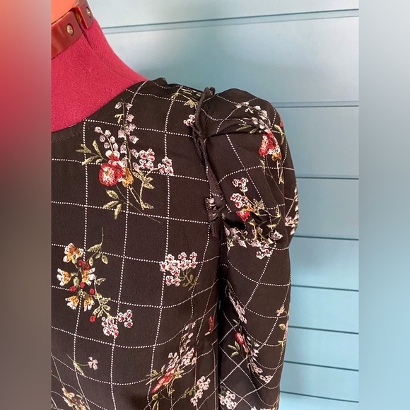 Black floral shift dress - Picture 2 of 4